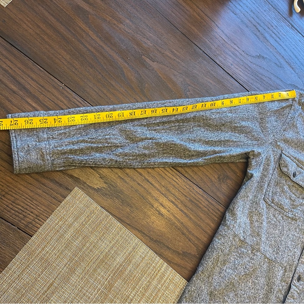 Levi’s grey button down shirt 100 percent cotton in size large - Picture 7 of 7
